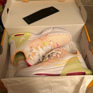 Brand new in box Lebron Witnes VI EP ( white/Lemon Twist) Men’s 7, Women’s 8.5